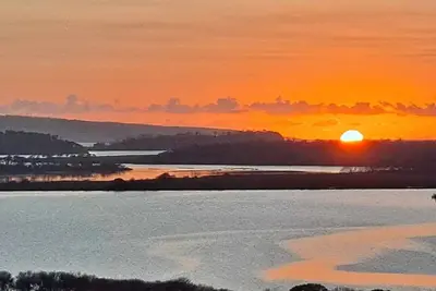 Image de Waterfront Rural property. Pet & family friendly.