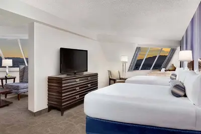 Image de 1-Bedroom Suite at a  Hotel