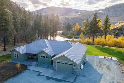 Image de New Home on Methow River secluded!