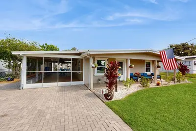 Image de Waterfront home with patio, central Ac & private dock, close to Lake Okeechobee