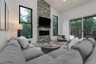 Image de North Road Retreat- Modern Ski Home