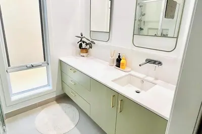 Image de High-end Coastal house with bar, cinema room and 10mins from the beach!