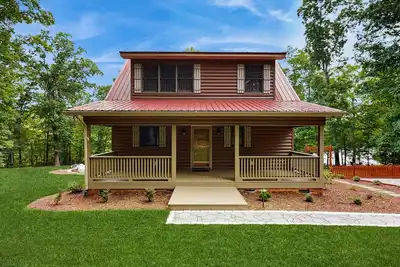 Image de Private lakefront hideaway with dock, swing bench, remote work desk, & Ac