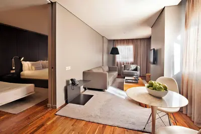 Image de 4 Pet-friendly Units at Altis Prime, Kitchens, Central Location, Onsite Jacuzzi