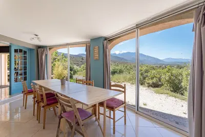 Image de Gite Avec Dortoir' avec vue sur lac, jardin privé et balcon