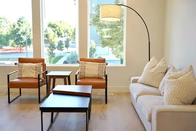 Image de New 4-bedroom townhome in Midvale, near Trax, Ski, Airport