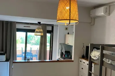 Image de Studio 4 personnes les pieds dans l’eau Moriani - San Nicolao