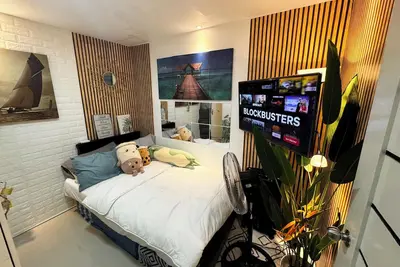 The White Haven is 15 mins away from Clark's Must See Destinations and Airport.