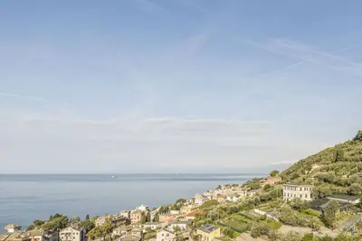 Image de Joli appartement avec Wifi, Tv, terrasse, animaux admis, vue panoramique et parking, près de Gênes
