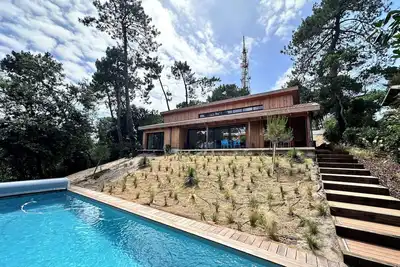 Image de \"La belle vie\" confortable maison de vacances avec Piscine chauffée et Sauna