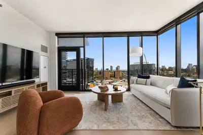 Image de Lincoln Park 2br apartment: Lake Views, Walkable