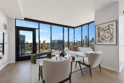 Image de Lincoln Park Getaway: Skyline Views & Luxury