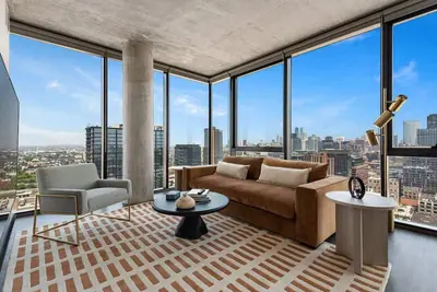 Image de Sky-High 2br w/ Gym & City Views