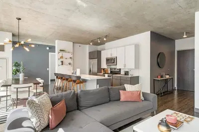 Image de Event Proximity + Unique Group Retreat in Loop