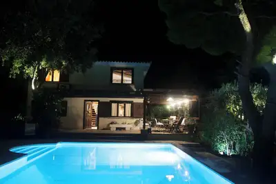 Image de Villa with pool and basketball court, pet friendly