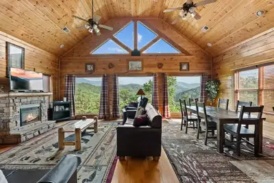Image de 2br Cabin w/Mtn Views*Hot Tub*Games*Community Pool