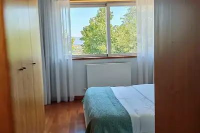 Image de A 5 minutes du centre ville. Maison de 5 chambres Idéale pour famille ou groupes