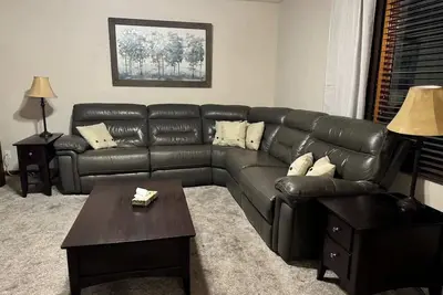 Image de Lincoln Luxury Home: Ping Pong, playset & 6 Bedrooms!