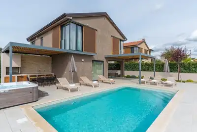 Image de Beautiful Villa Albona with swimming pool, jacuzzi and sauna