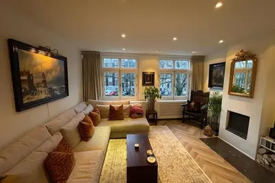 Image de Central Apartment on the Keizersgracht Just off Leidsestraat. Fully Refurbished