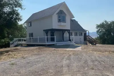 Image de Escape to Luxurious Lynndyl Resort—Nature, Comfort & Serenity Await