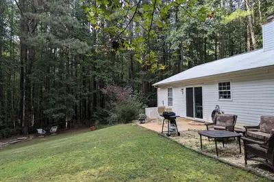 Image de Lake Norman Charming Cottage with Ac, WiFi, Fire Pit and Grill in Mooresville.