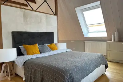 Image de Chic Old Town Apartment with Soaring Ceilings and Modern Comforts