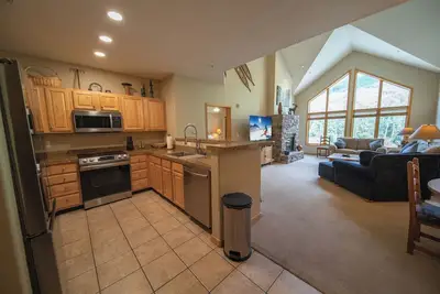 Image de Condo with pool & hot tub onsite & private laundry