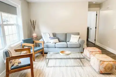 Image de Charming 3-bedroom house on a serene creek in delightful Canton