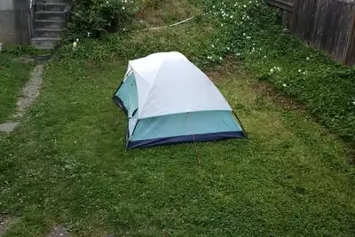 Image de East Burnaby Tent Site: Near Transit & Hwy with Wi-Fi, Laundry, Deck & More