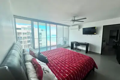 Image de oceanfront 2 bdrm, renovated condo with 2 terraces, Pool, tennis and fitness room