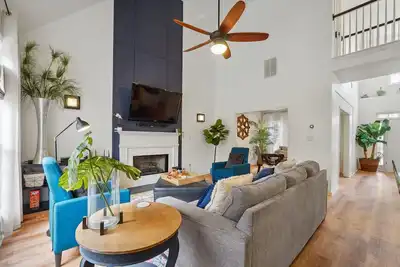 Image de Large Modern 4 Bdrm Home w/ fenced Yard, Near Peachtree City, & Pet-Friendly!