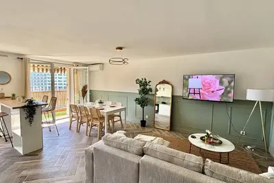 Modern 3 bedrooms, train, tramway, aerport