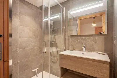 Image de 2ème étage, balcon, télévision, 56m², Morzine