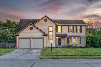 Image de Modernhome |King-Bed |FirePit |Sleeps 12| Large Groups