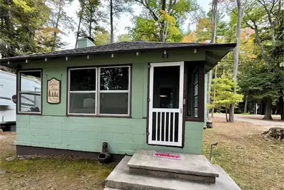 Image de Charming 3 Br Lakefront Cottage - Gateway to Platte Lake & Sleeping Bear Dunes!