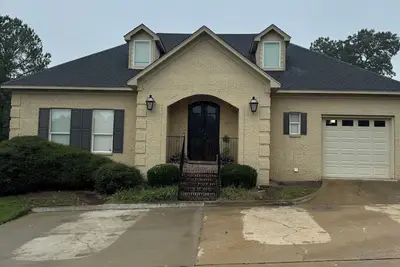 Image de Charming 3/3. 5 house in the County Club of Oxford located on hole #6!