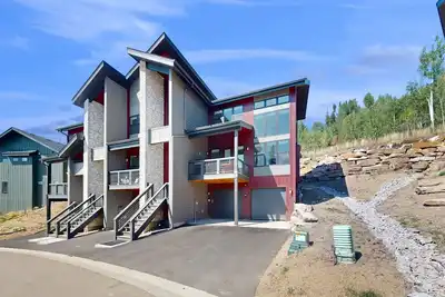 Image de Modern home with full kitchen, washer/dryer and private hot tub