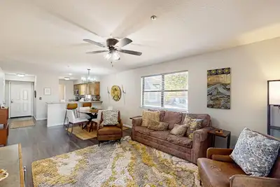 Image de Beautiful golf community condo w/ balcony, shared pools, A/C & close to Sdc