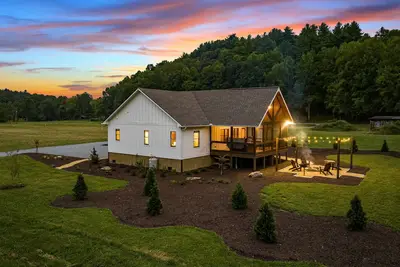 Image de New Creekfront Home/Hot Tub/Firepit/Walking Trails/Mountaintown Creek/Ellijay#1w