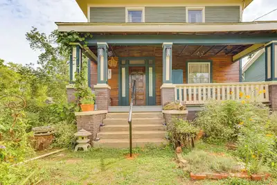 Image de ~ 3 Mi to Dtwn: Centrally Located Birmingham Home!