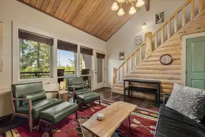 Image de Cozy Cabin in the Pines- 2bd/2br + amenities galore! Closest lodging to Bachelor