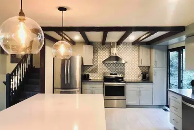 Image de 1 Acre Plus farmhouse in Kenmore with Ac, WiFi. Enjoyable Family Getaway!