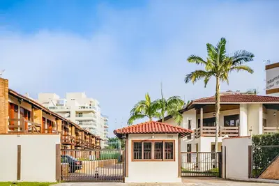 Image de Casa em Bertioga com piscina e área de lazer