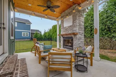 Image de Lakeview Luxe - Lake Access + Pool