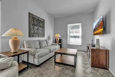 Image de Budget Friendly 2 Bed 1 Bath + Off Street Parking