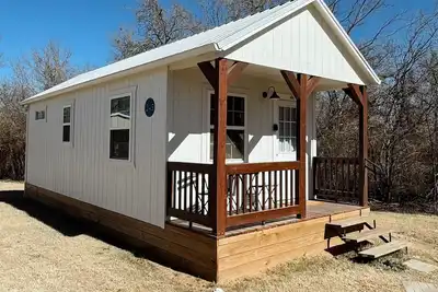 Alice - Fully Furnished 4 Person Cottage for short or mid-term stays