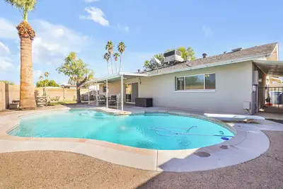 Image de Tempe Oasis w/ Pool, Putting Green, Fire Pit!