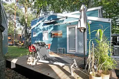 Image de Tiny Home 'Tiny House n° 3' avec terrasse privée, Wi-Fi et climatisation