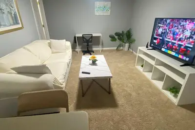 Image de 3-bedroom, 4 beds in pleasant Silver Spring with Free parking, Bus Stop next door